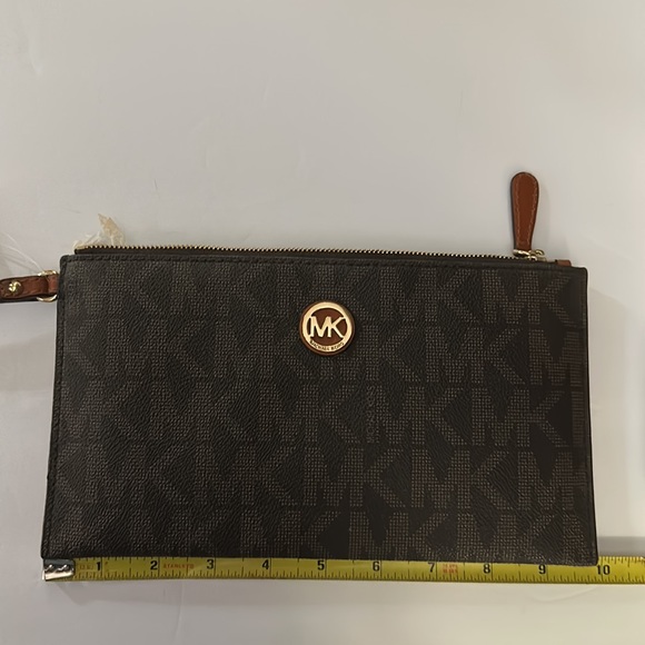 NWT Michael Kors Large Zip Clutch - Picture 9 of 10
